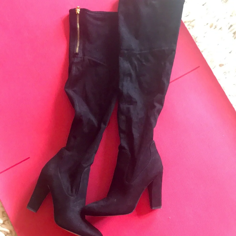 Ivanka Trump Knee high black boots suede feel EUC